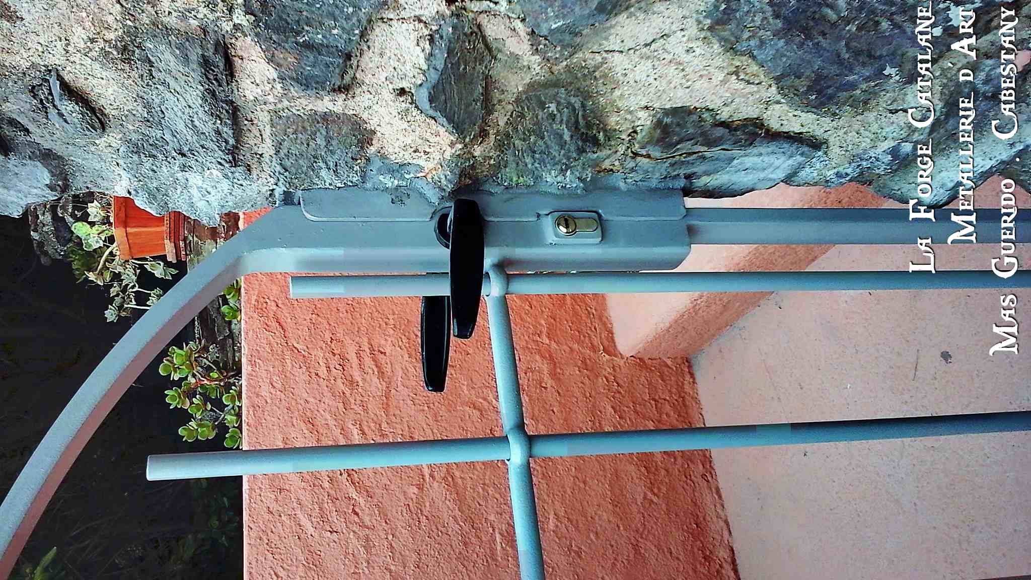 detail portillon barreau trous renfles  fer La Forge Catalane Cabestany.jpg